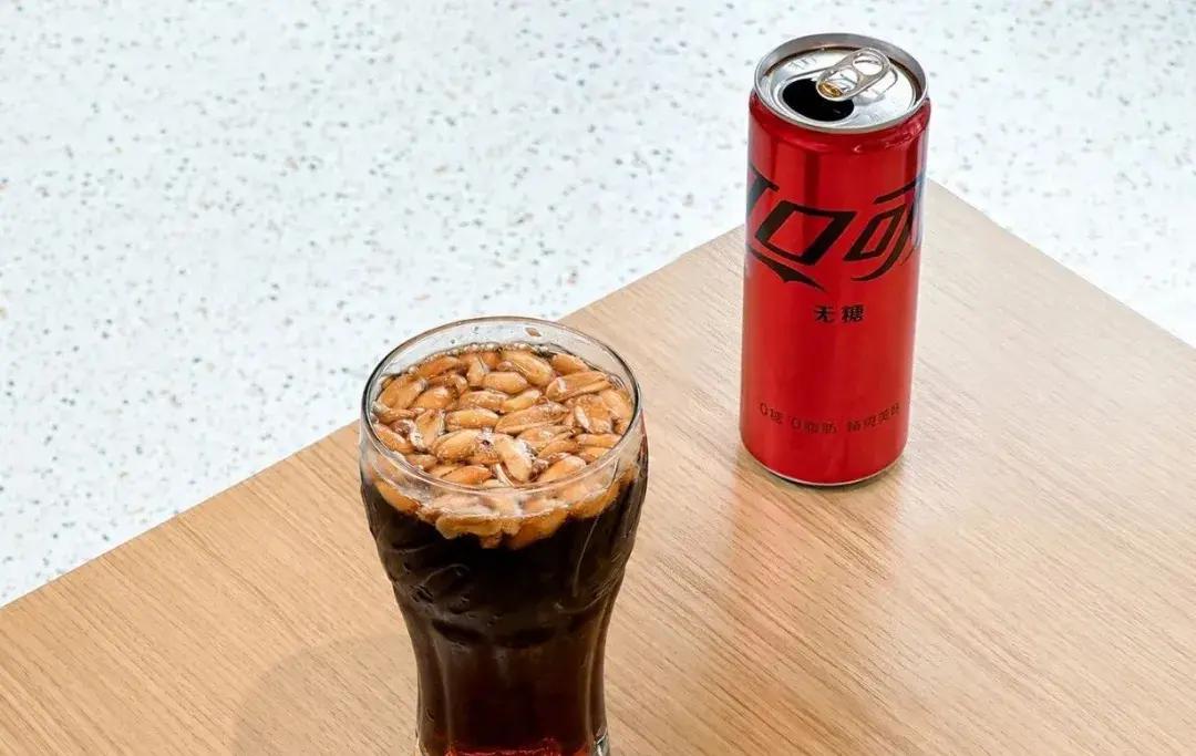 奶茶化可乐_网红黑暗料理果汁,_可乐新喝法